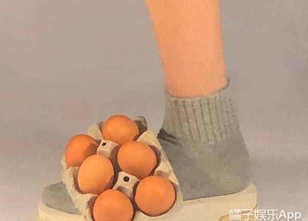  设计师■LadyGaga五花肉套装见过吗？还有方便面链条包，穿着都能去涮火锅了