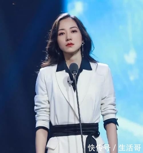  轻熟风■韩雪才是四千年美女吧？穿一袭清新白裙，这眼神谁看了受得了