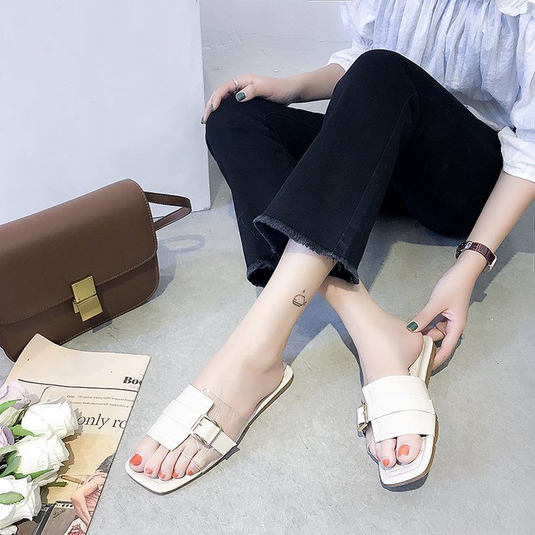 今年最流行的凉鞋，时尚有档次，一双比一双美