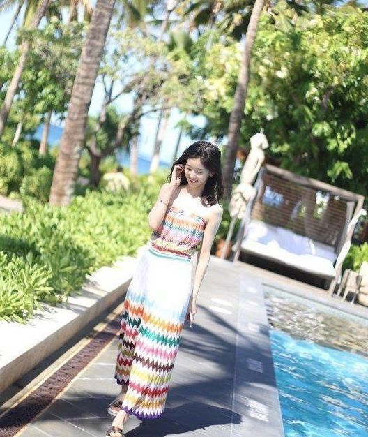 章泽天真厉害，烂大街的白衬衫居然穿出高级感，刘强东眼光真好