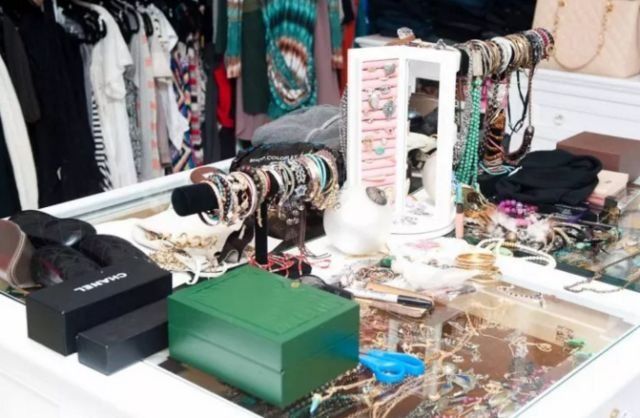 【意推广】就算一辈子不吃不喝, 我们和这些女人的衣柜鞋柜之间,