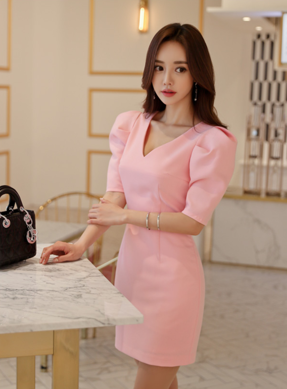 女神孙允珠，温婷婉约草莓奶盖灯笼公主裙