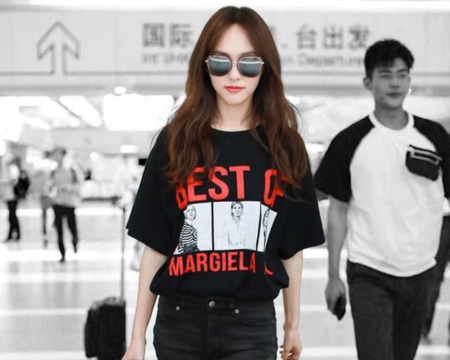 唐嫣把这几款T恤都穿了个遍，超低门槛百搭款谁穿谁美！