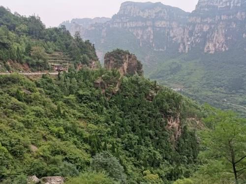 河南山西交界处藏着一条神奇公路,全程开凿在悬崖上被称世界奇迹