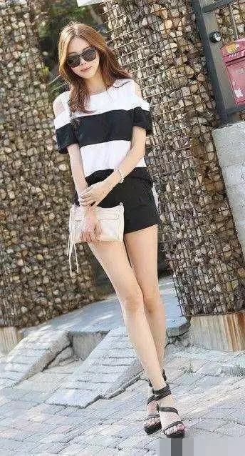 6月街拍:酷热下的美女光腿vs丝袜，哪种小姐姐更养眼好看