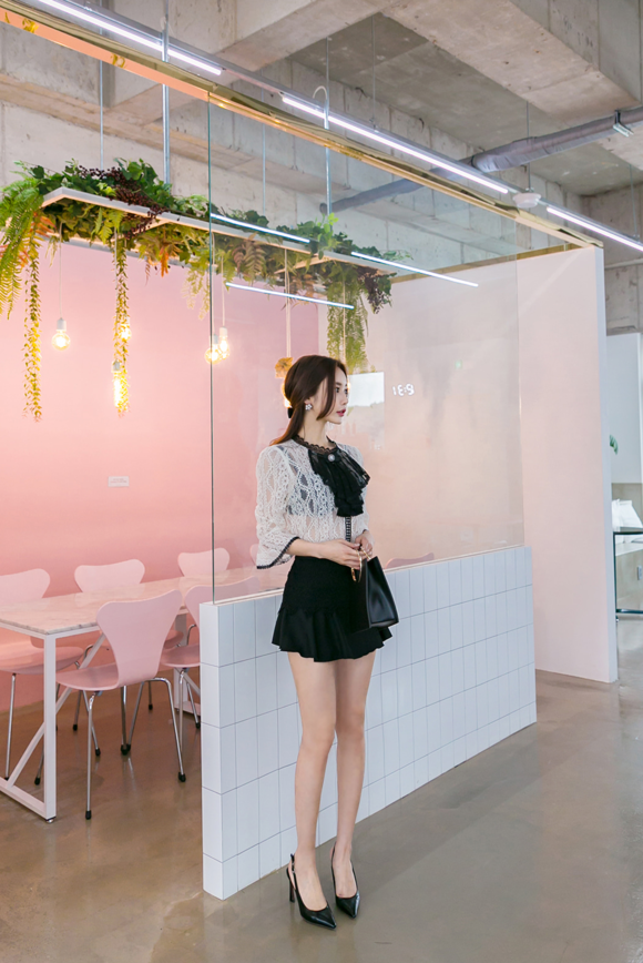 女神孙允珠,天鹅堡织花蚕丝宫廷花缀洋裙