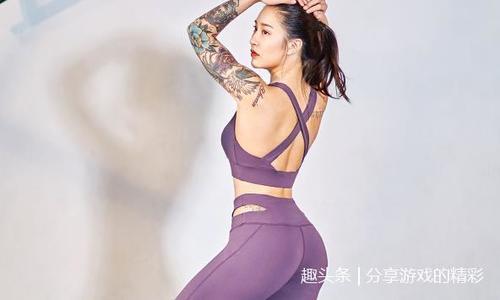 穿紧身牛仔裤美女，凹凸有致的好身材，让人看了过目不忘！