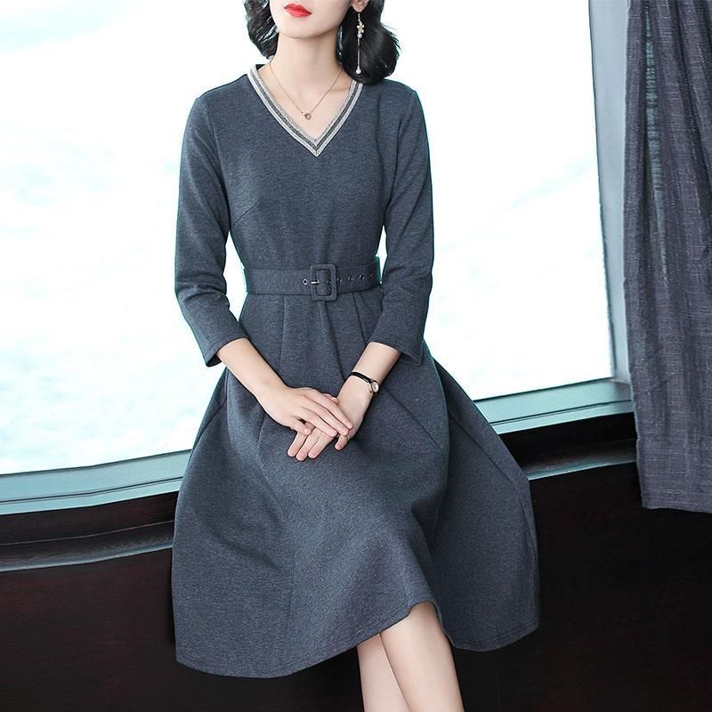 一袭A字裙，怎么穿都好看，穿出40岁女人该有的优雅韵味