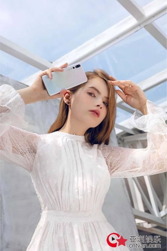 用渐变营造高级感,看了这些LOOK你就明白该怎么搭了!