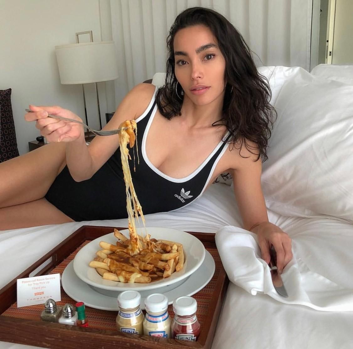 不爱穿Bra和裤子的潮流女神,让人看了就血脉喷张!