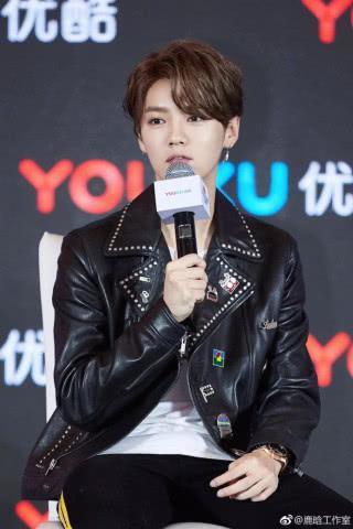 鲻鱼头发型得靠颜值撑！范丞丞像精灵，杨洋超日系，鹿晗不敢认！