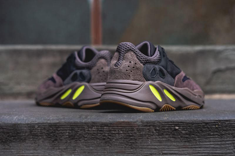 Yeezy 700、AJ11 还有辣椒喷!明天狠货扎堆发售,你选哪一款?