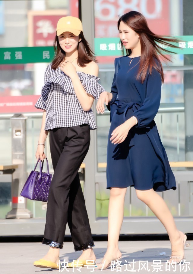 『没想到』长腿闺蜜出门一个穿裙子,一个穿裤子,没想到衣服穿错的最美