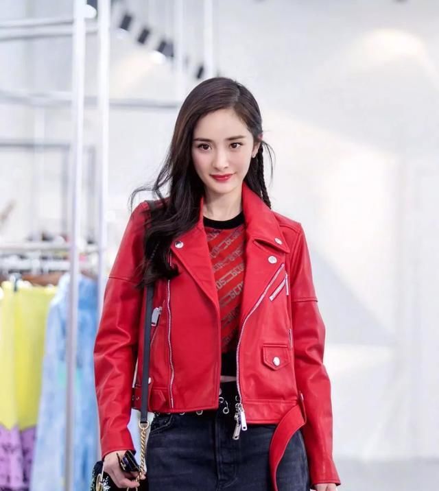  舒适■春天最适合穿啥?当然是外套加裙子了,又美又舒适