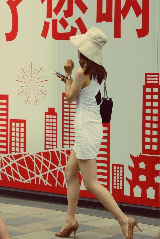 看了她们的身材，你会知道她们留下背影是有道理的