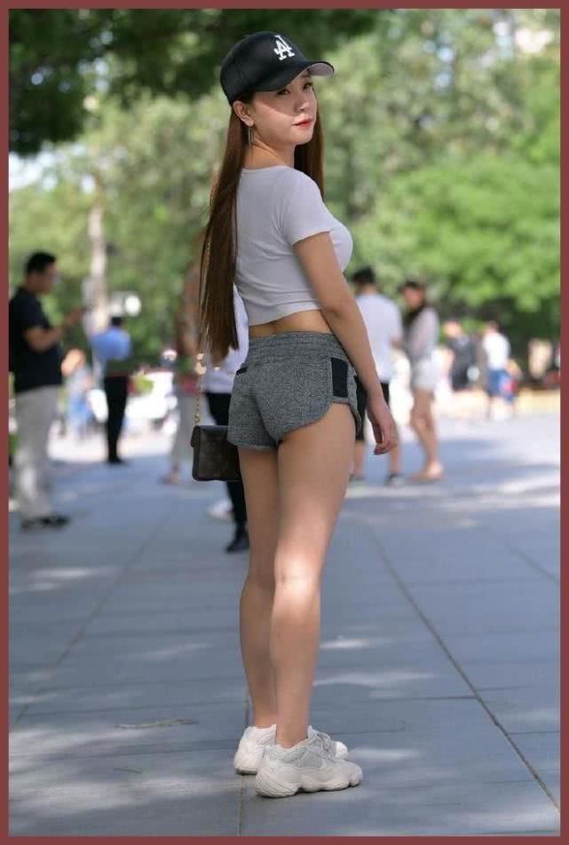 美女街拍：有料才敢这样穿，美女们争奇斗艳