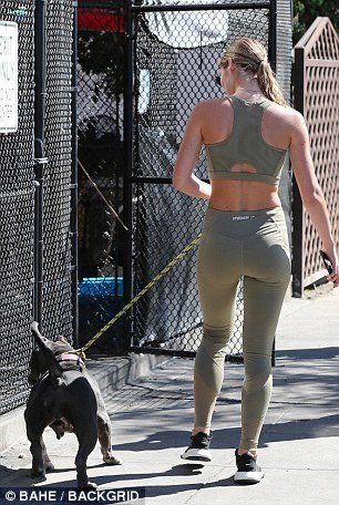 嫩模肖娜塞克斯顿一身运动装现身  这种身材穿什么都好看