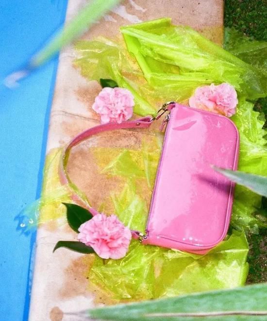  马卡龙色■告别黑色沉闷 买个彩虹色包包甜一下