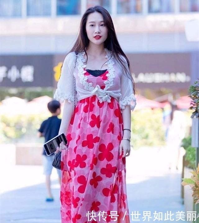  「美女」美女这个打扮花足了心思，轻松吸引眼球！