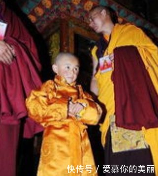 他是中国地位最高的小孩被认为是转世灵童, 13岁就“黄袍加身”