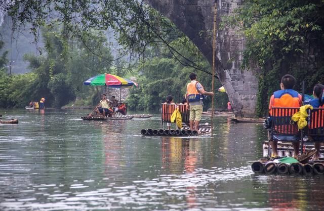 阳朔山水甲桂林，遇龙河的竹筏漂流秒杀漓江，游客不多景色优美