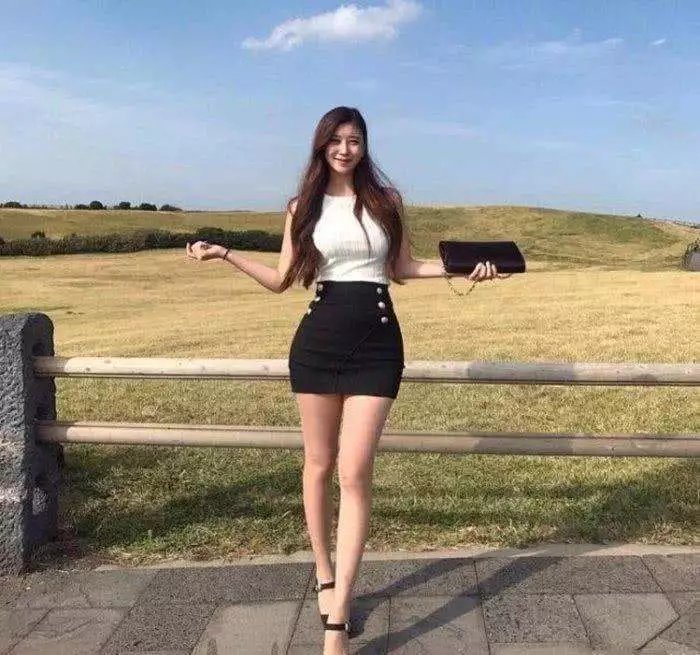 街拍：身材出众的女生, 走到哪都是焦点, 她们的魅力令人陶醉