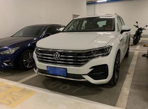  『途锐』新款顶配大众途锐提车，行驶近千公里，车主：除了油耗其它都满意