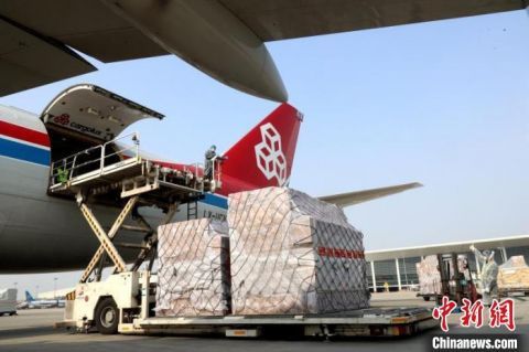  『航班』超250万元医疗物资启程 “河南温暖”将抵达卢森堡