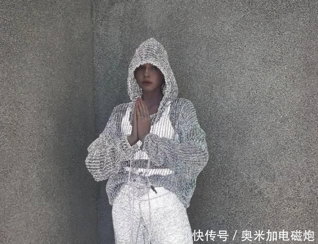  「反光设计」最时髦的人都在穿这件衣服