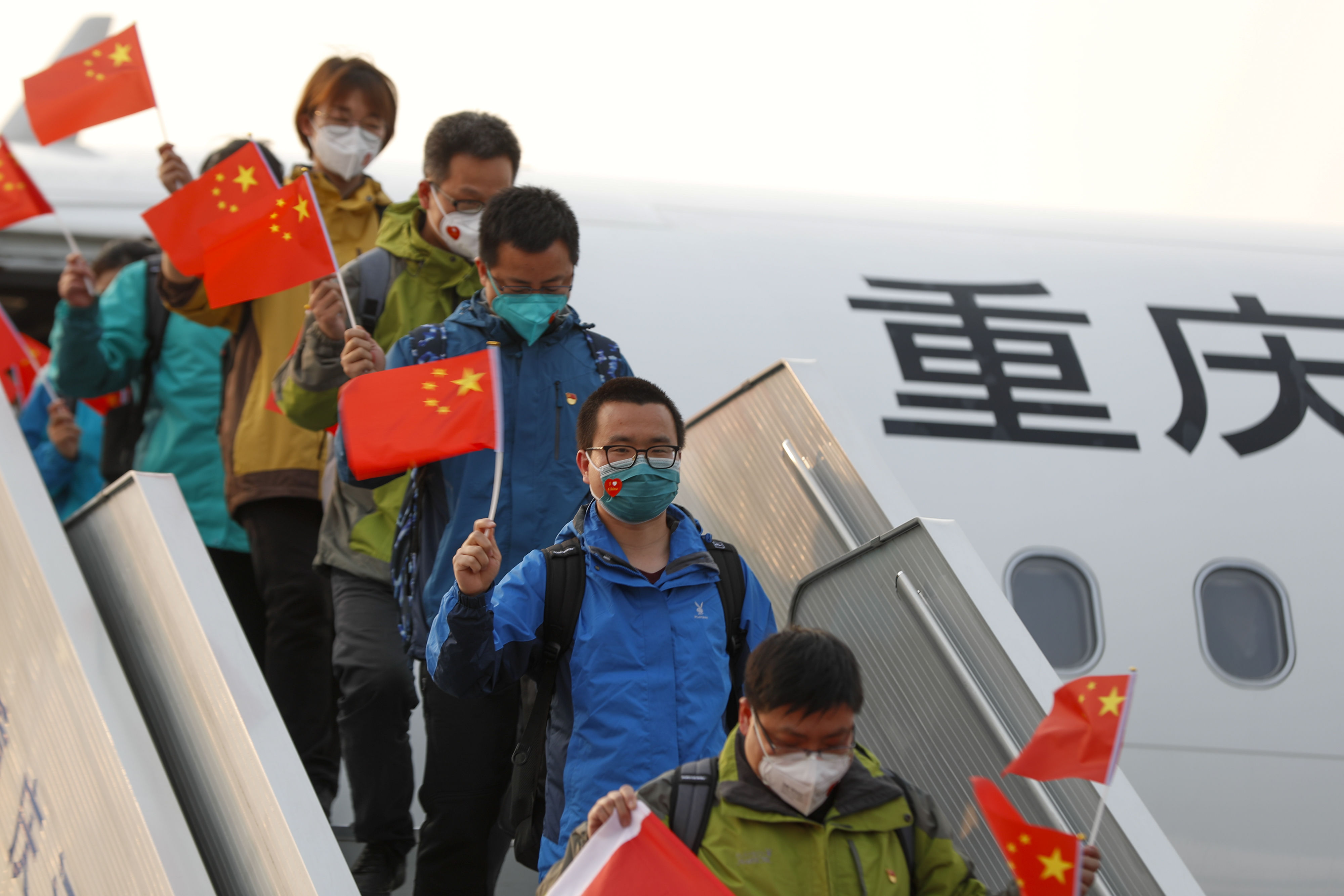  『顺利』重庆对口支援湖北孝感医疗队首批队员顺利返渝