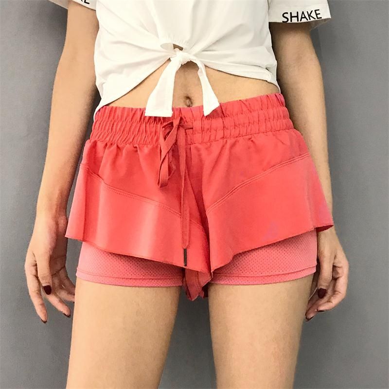 健身服里的女人身材真棒!紧身衣勾勒性感迷人线条,美得不能自拔