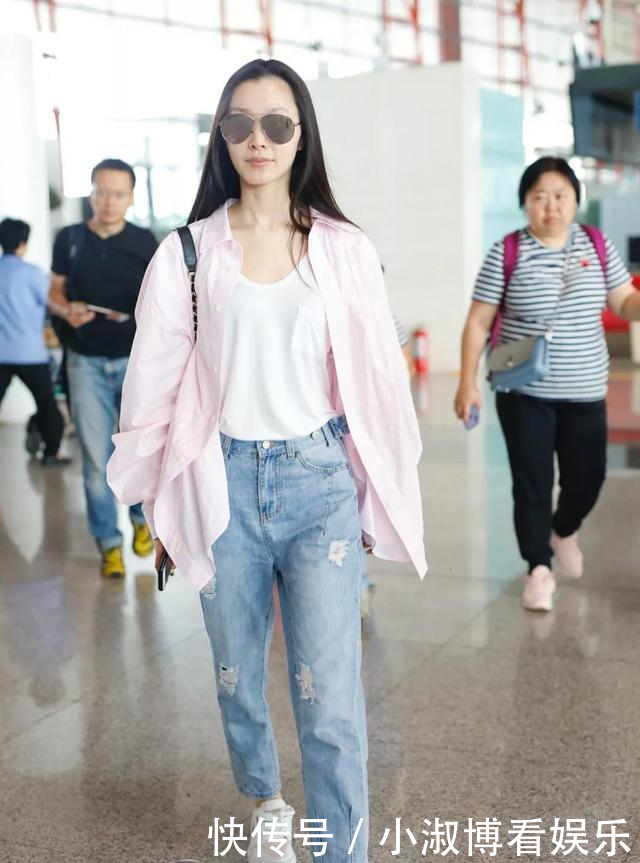 【显嫩】女人不管多大年纪,都少穿黑白灰,多穿这个“高级色”,减龄显嫩