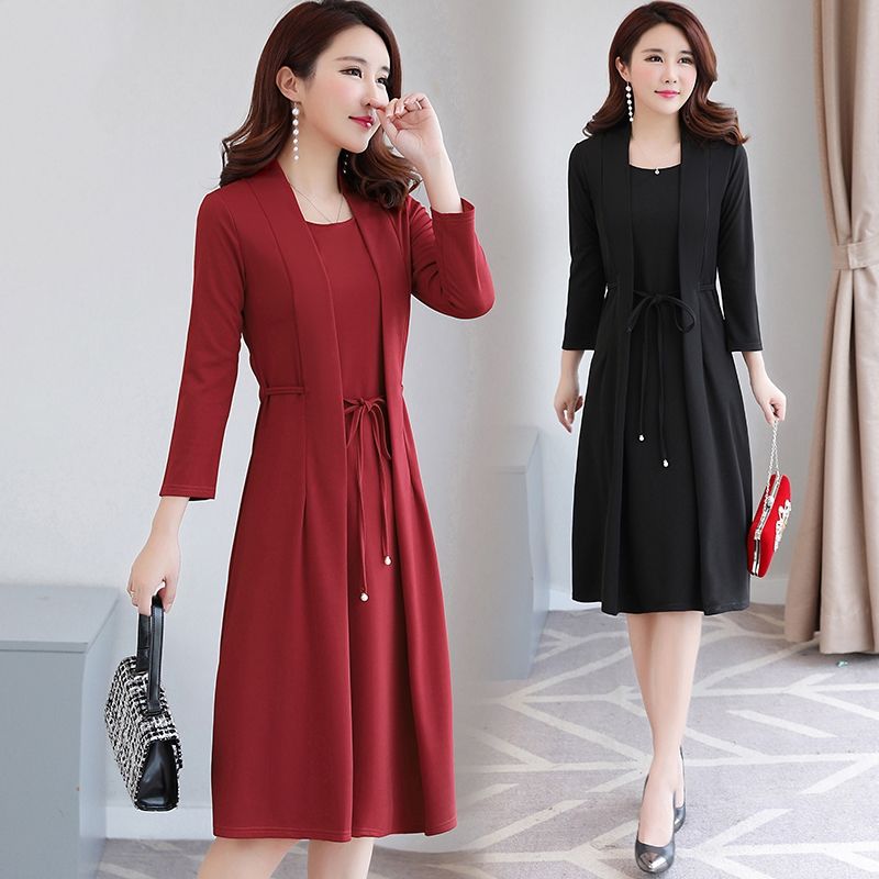 谁说6070后女人老?瞧瞧下图，52岁妈妈这打扮，年轻美的慌