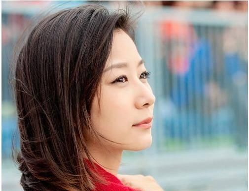  『女生』没剪过短发的女生没资格说不好看，剪完知性短发，眼睛都看直了