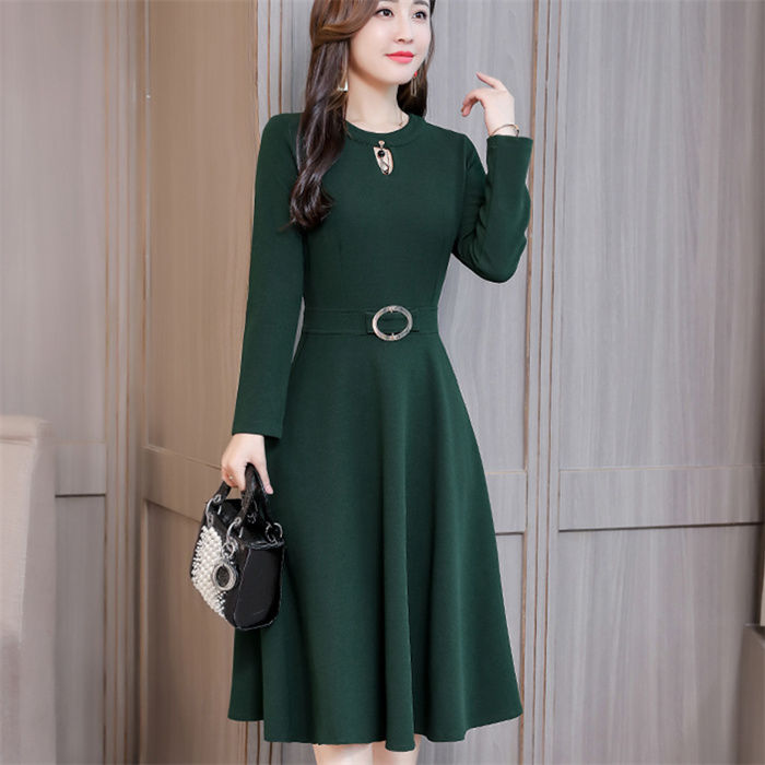 快中秋了，50岁女人多试试这，新款秋裙，配高跟鞋，洋气上档次