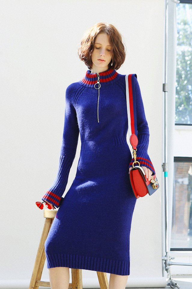 连衣裙嘛，穿的必须得应季，秋天就应该穿针织款的，女神气质十足