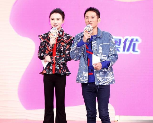 冉莹颖穿了十个小时的高跟鞋，脱下鞋后双脚触目惊心！