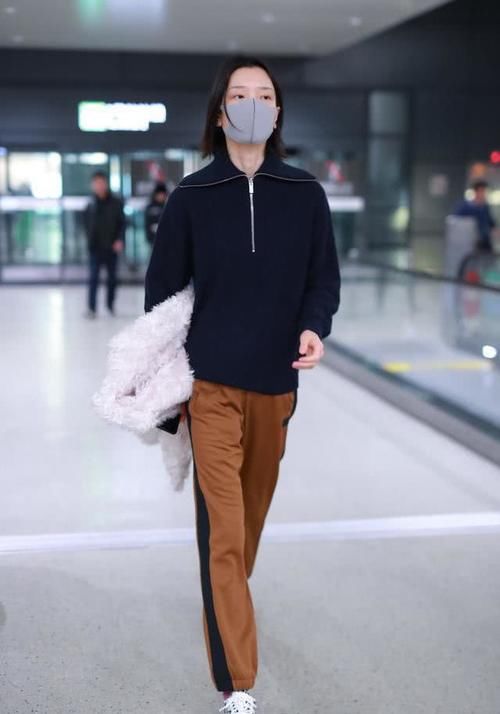  『气质』马伊琍好懂时尚，黑色商务装穿出运动风气质，“蚂蚁身材”真有料
