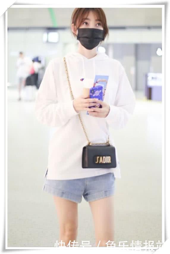 当90斤王丽坤和130斤蒋欣同穿短裤，网友：我宁愿做一个胖子！