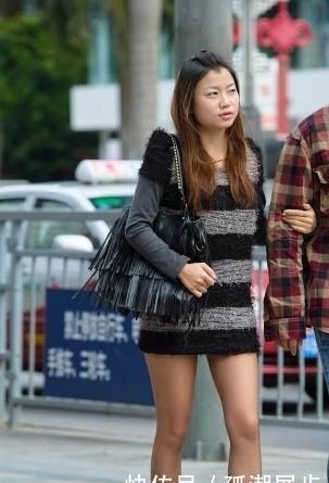 「紧身衣」街拍:国色天香的小姐姐,白蕾丝紧身衣配短裤,十分温婉甜美