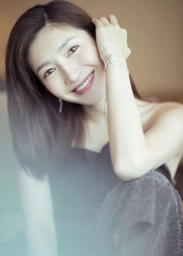 唇纹深爱脱皮？请收下这本江疏影穆熙妍同款护唇秘笈！