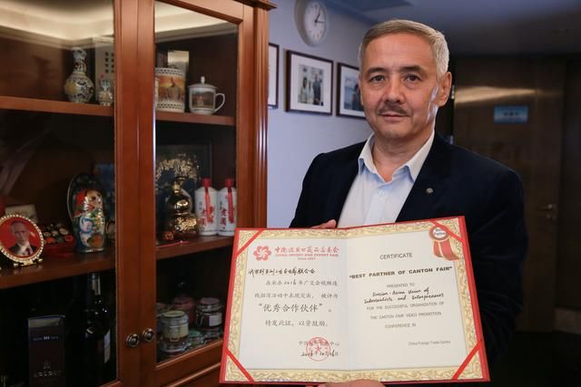  「刘允斌」他是刘少奇的俄籍长孙，定居广州13年了