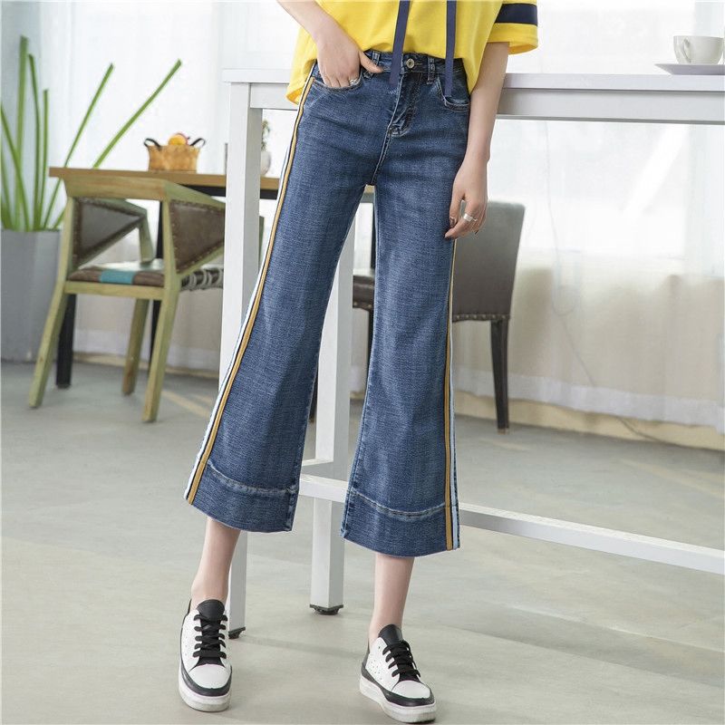 懂时尚潮流的女人这样穿，今秋主流牛仔裤，穿着显高特百搭