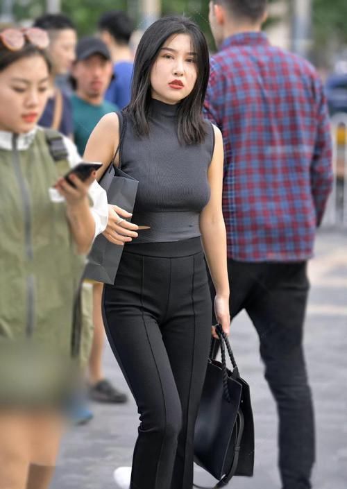  气质|时尚休闲的穿搭也能打造出优雅感，气质女生的装扮值得借鉴