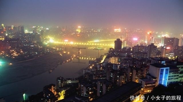 为什么有人觉得重庆像阿富汗,有的人却觉得重庆是东方曼哈顿?