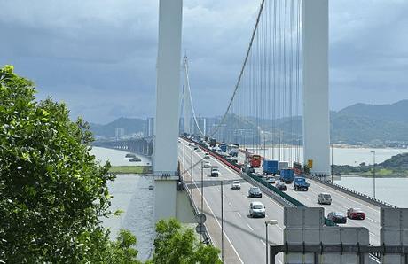 我国第一座大型悬索桥：耗资30亿却成堵车胜地，最长堵过5小时