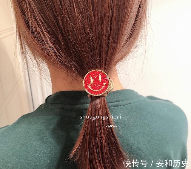  「适合」突然发现，最近突然掀起一股“低马尾”的风潮，尤其适合春天扎