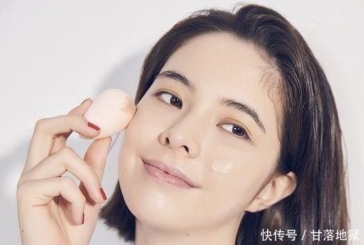 「化妆」BB霜别直接用手擦!正确的方法应该是这样的,妆容特自然