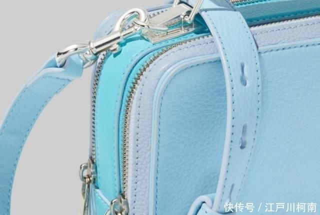  蓝色：Marc Jacobs 2020年春夏款除了相机包，这些＂蓝＂用在包上也很美