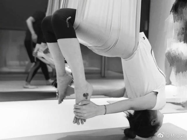 林心如健身照文艺范十足，破除二胎谣言